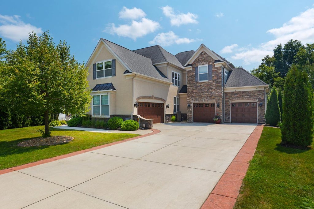 Photo of 10033 Frederick Place, Eden Prairie, MN 55347 (MLS # 7121697)