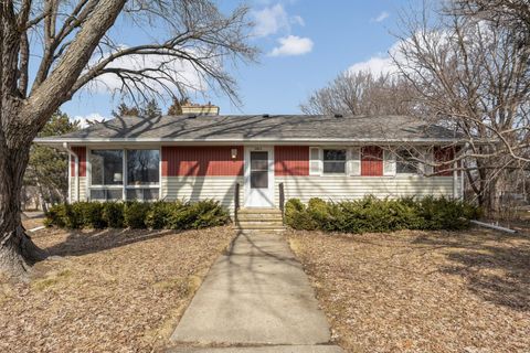 1811 Stanbridge Avenue Roseville MN 55113