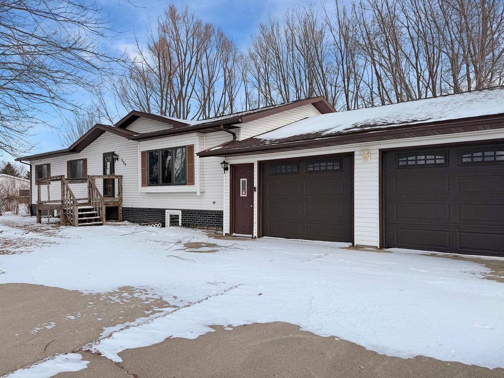 Photo of 509 Summer Lane, Lakefield, MN 56150 (MLS # 7009253)
