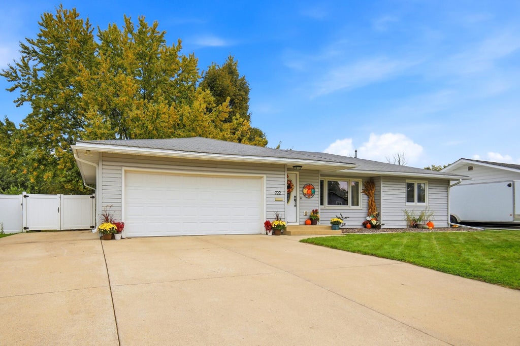 Photo of 722 14th Street NE, Owatonna, MN 55060 (MLS # 7153175)