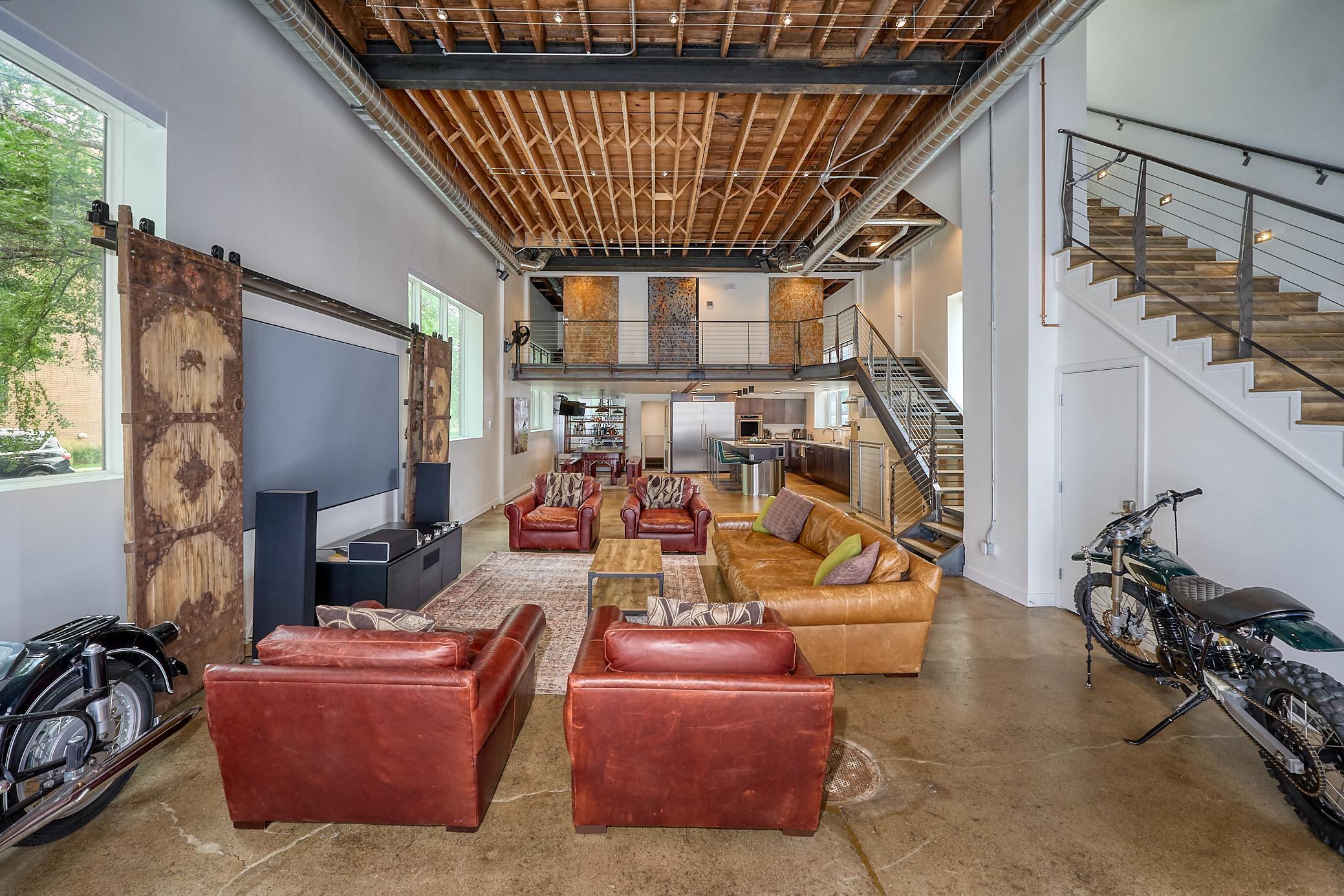 1290 Snelling Avenue N