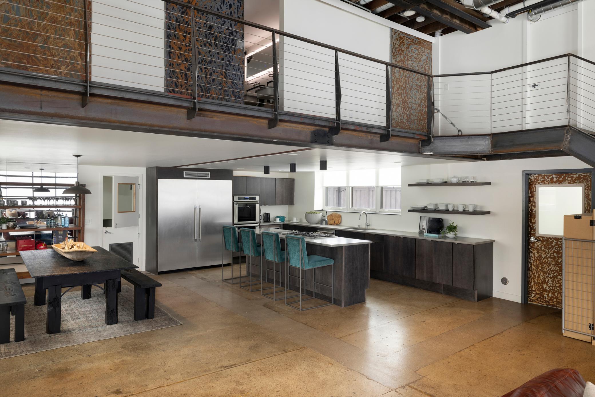 1290 Snelling Avenue N