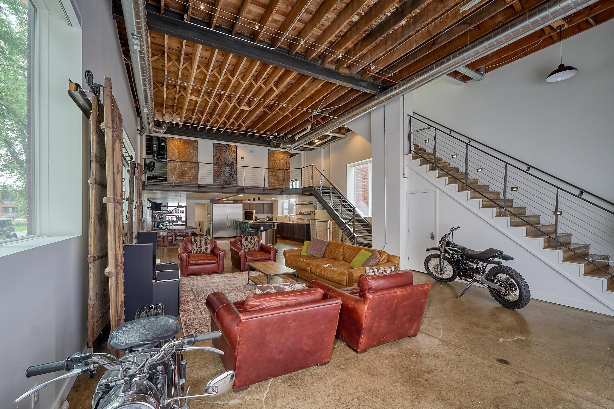 1290 Snelling Avenue N