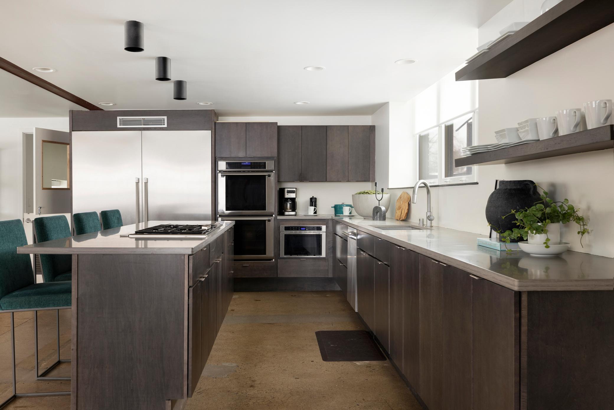 1290 Snelling Avenue N