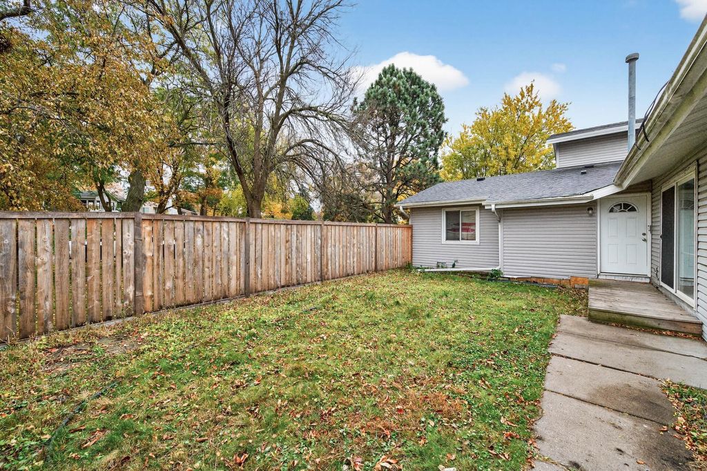 Photo of 7772 Dunmore Road, Woodbury, MN 55125 (MLS # 6811948)