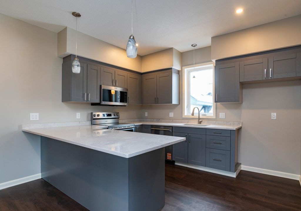 Photo of 1106 Hawthorne Avenue E, Saint Paul, MN 55106 (MLS # 7046949)