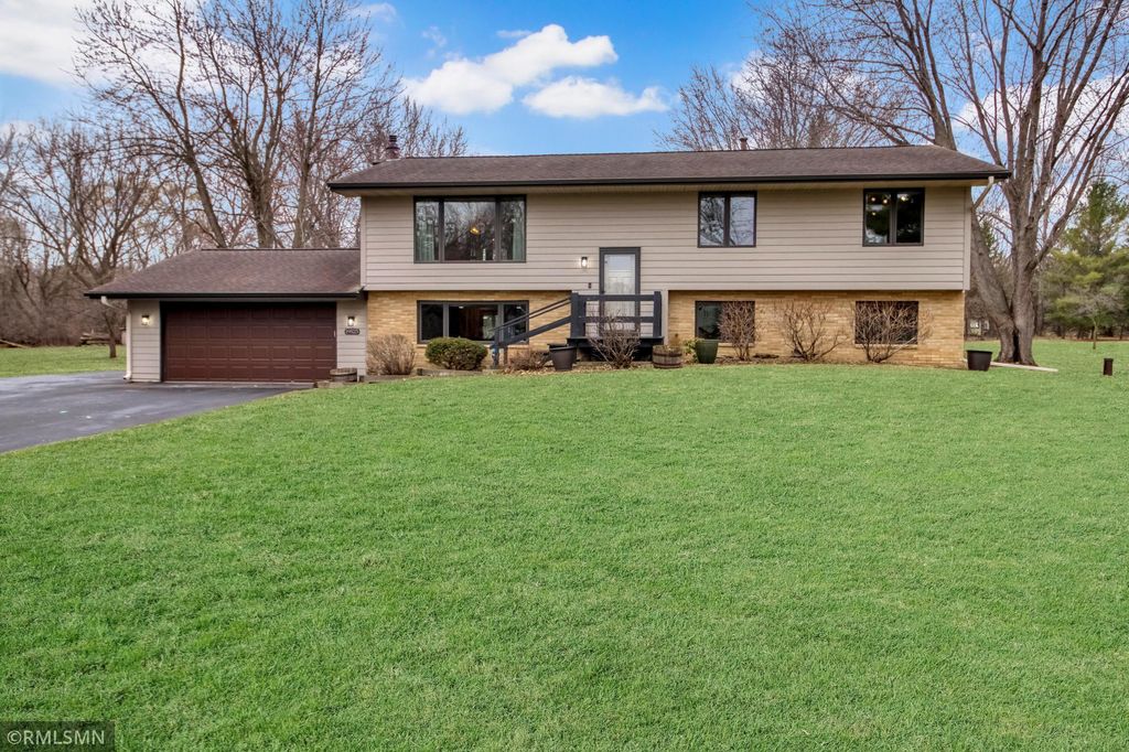 Photo of 19525 Country Circle E, Corcoran, MN 55374 (MLS # 7053593)