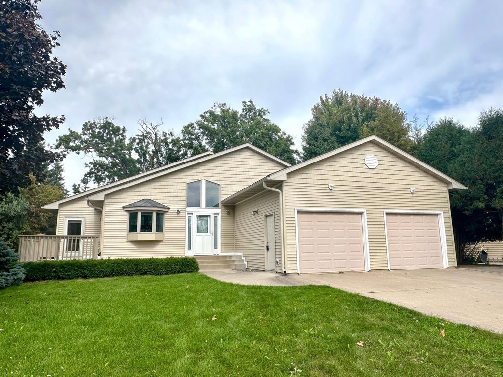 Photo of 732 Hi Park Avenue, Red Wing, MN 55066 (MLS # 6822655)