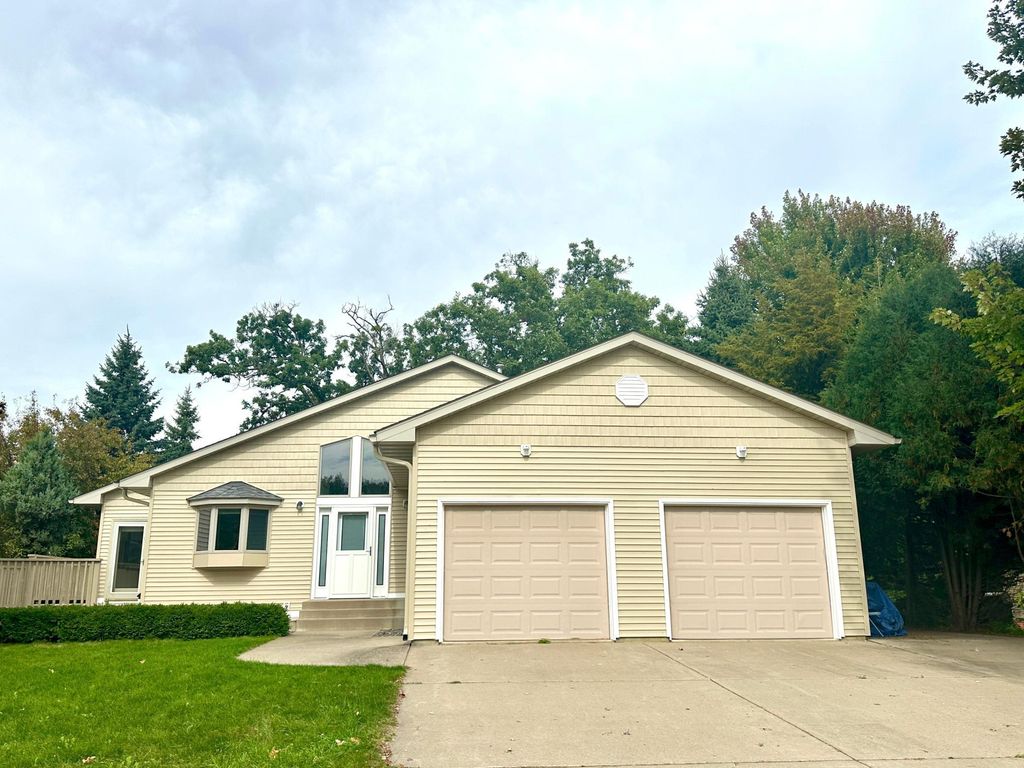 Photo of 732 Hi Park Avenue, Red Wing, MN 55066 (MLS # 6822655)