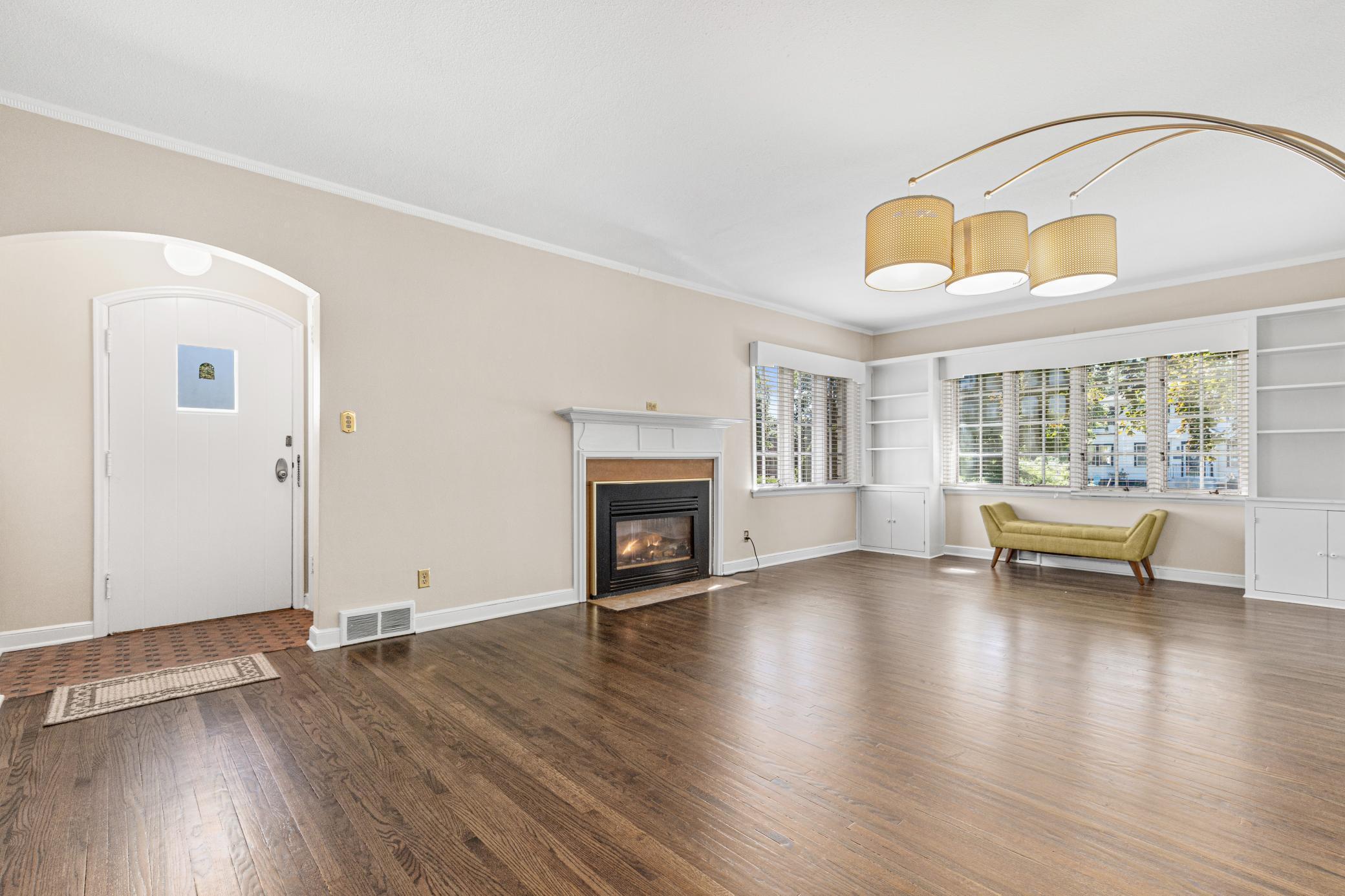 475 Mount Curve Boulevard
