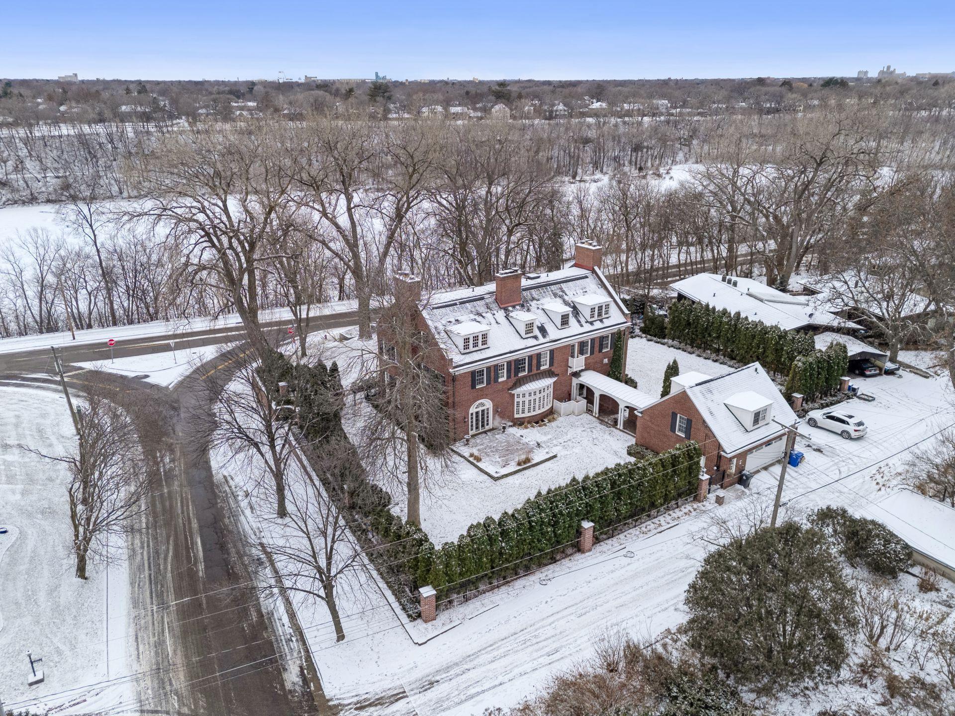 470 Mississippi River Boulevard N