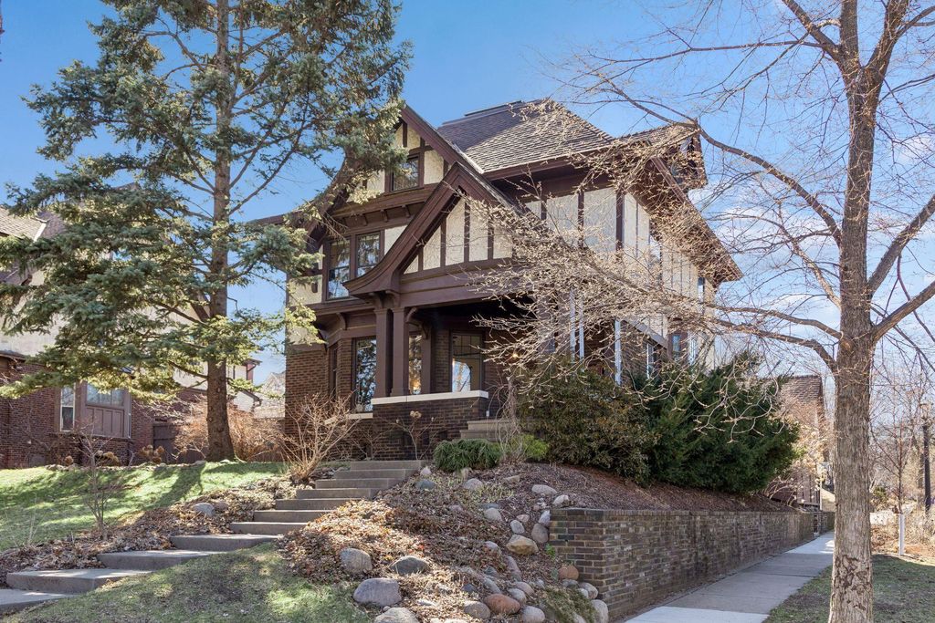 Photo of 143 Lexington Parkway N, Saint Paul, MN 55104 (MLS # 6816488)