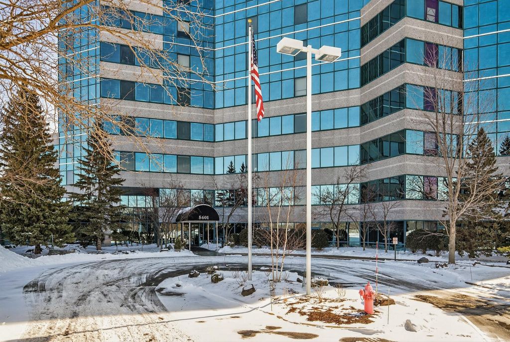 Photo of 5601 Smetana Drive #101, Hopkins, MN 55343 (MLS # 7036864)