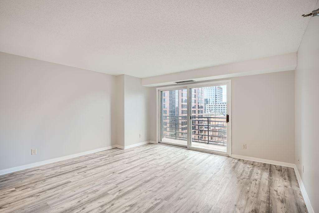 66 9th Street E 1305