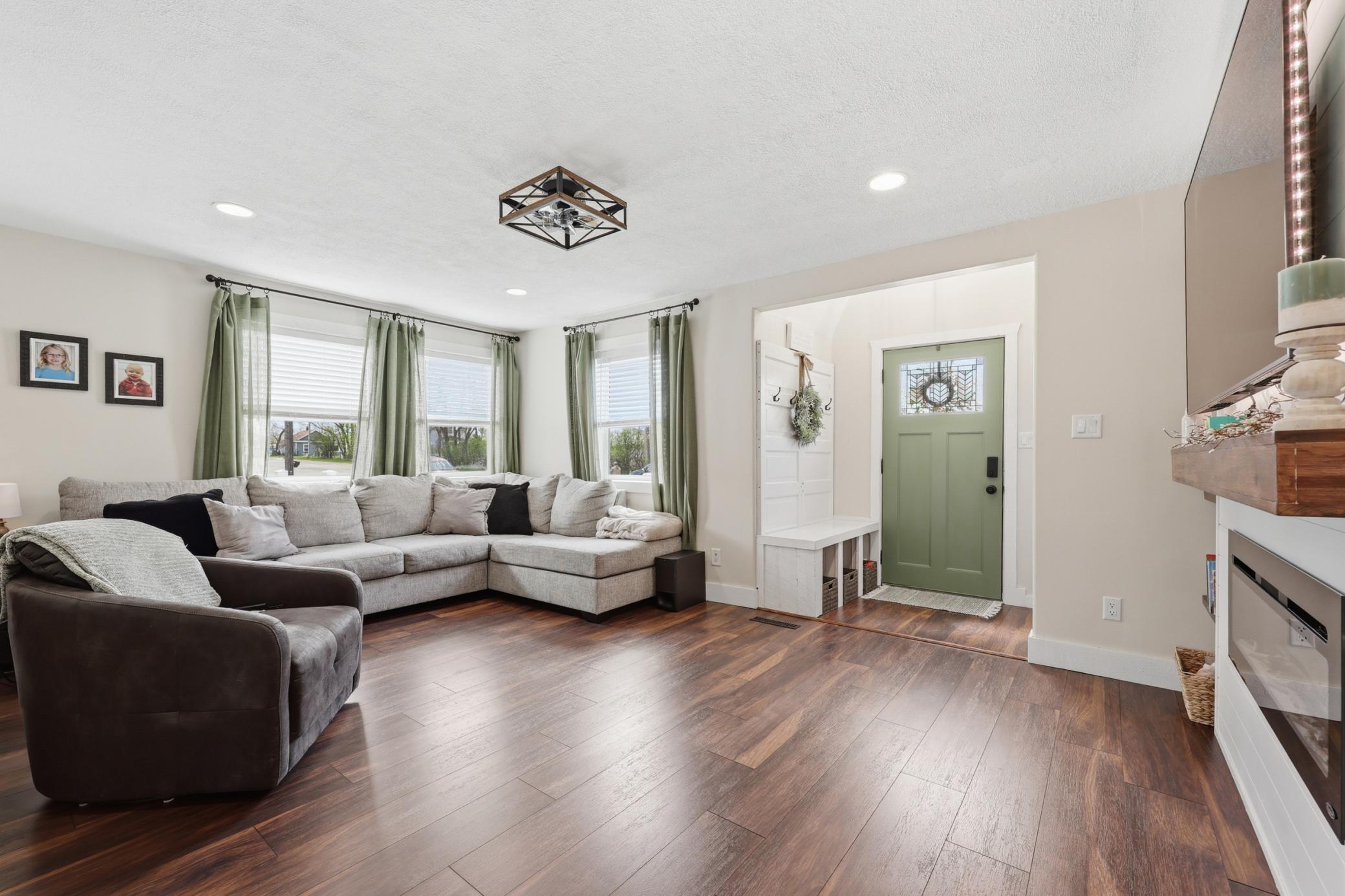 224 Elm Street W
