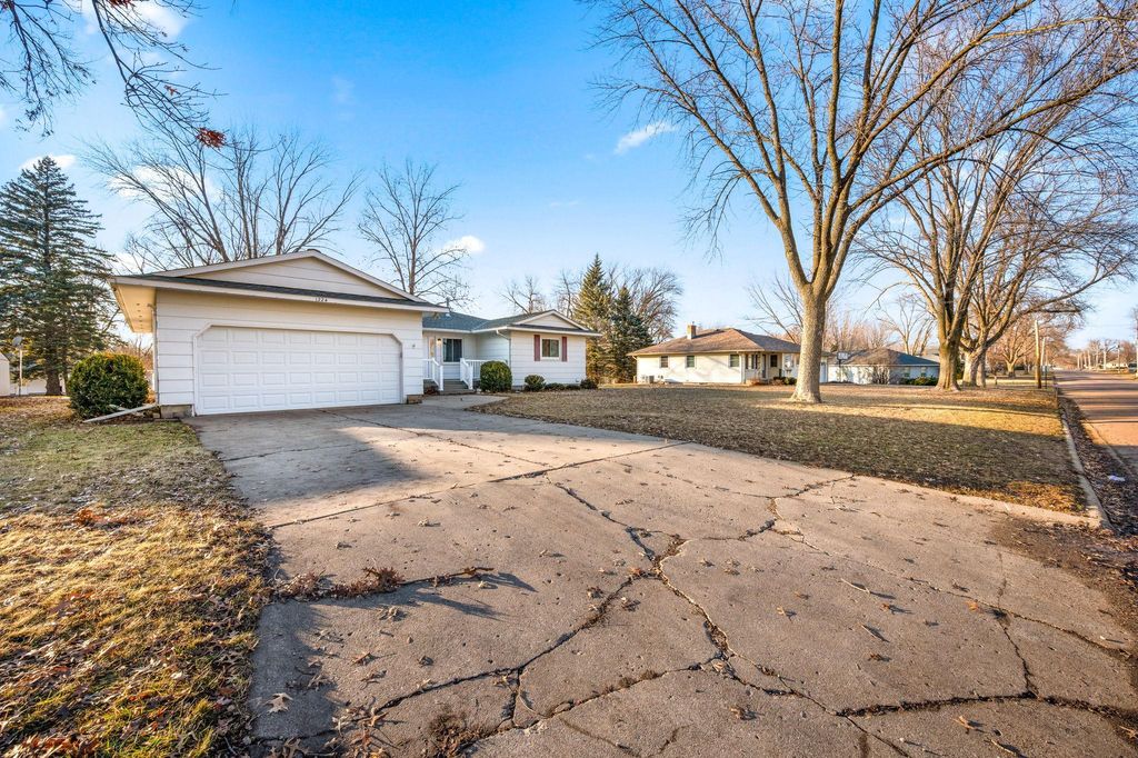 Photo of 1224 S Ramsey Street, Blue Earth, MN 56013 (MLS # 7024048)