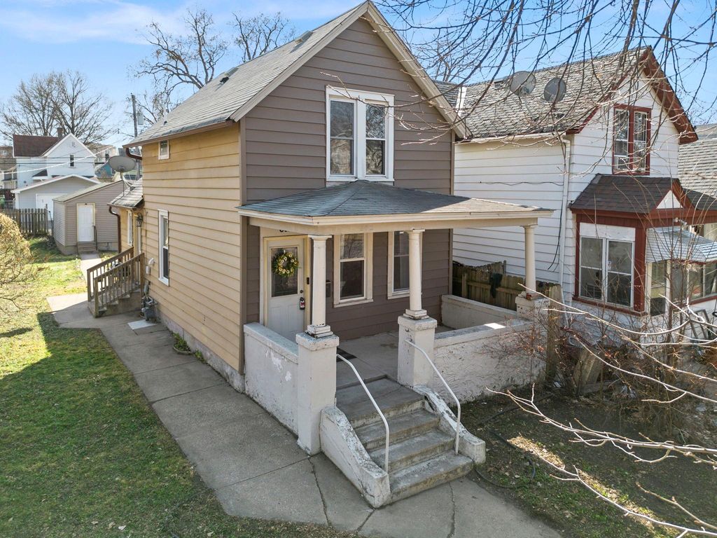 Photo of 602 Edmund Avenue, Saint Paul, MN 55103 (MLS # 7022169)