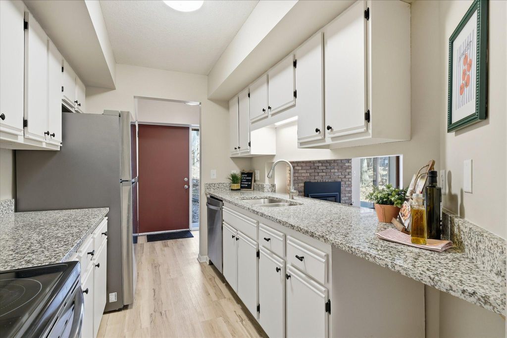 Photo of 1812 Yuma Lane N, Plymouth, MN 55447 (MLS # 7049714)