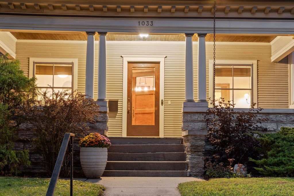 Photo of 1033 Portland Avenue, Saint Paul, MN 55104 (MLS # 7005234)