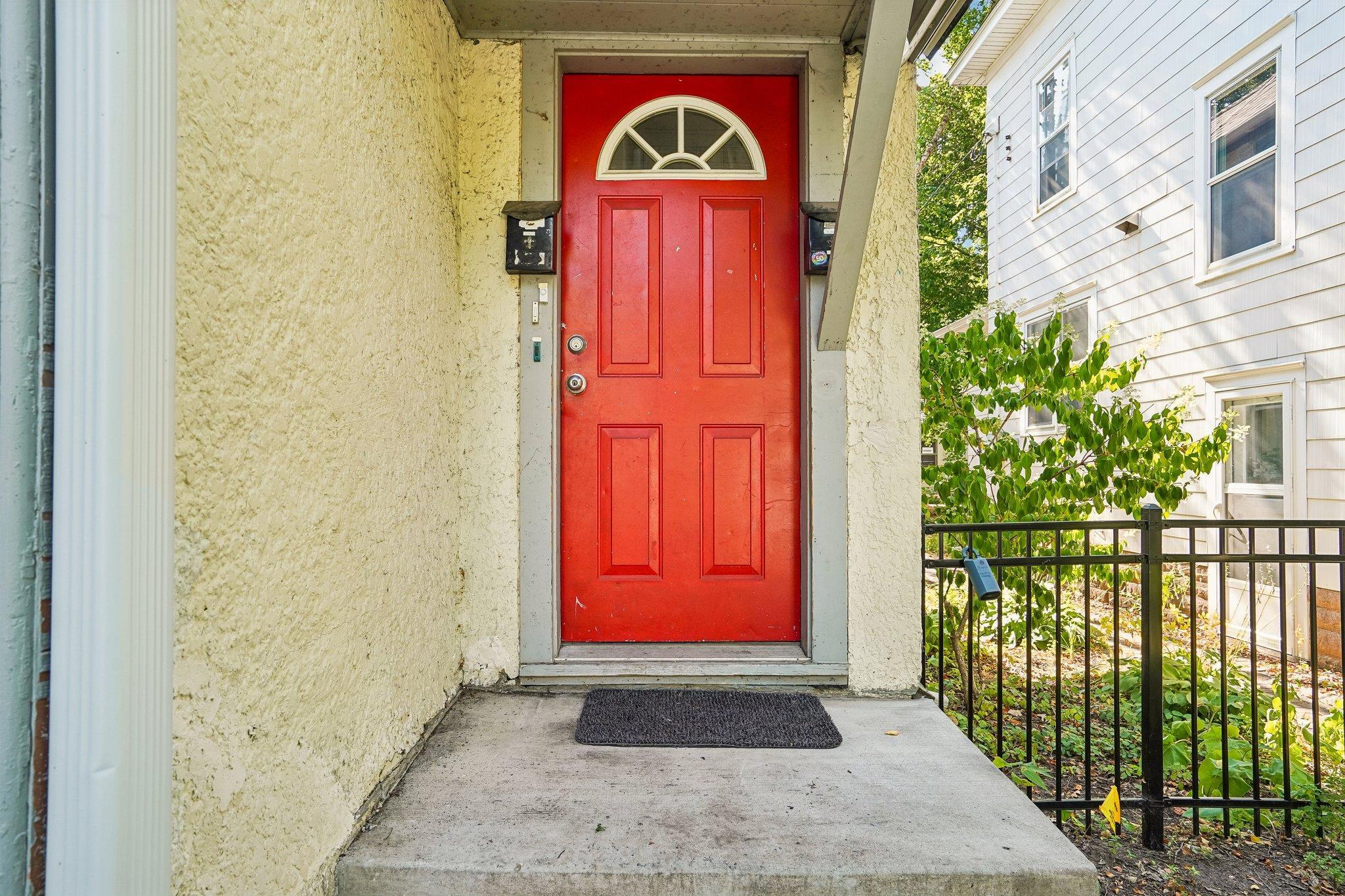 2644 Dupont Avenue S