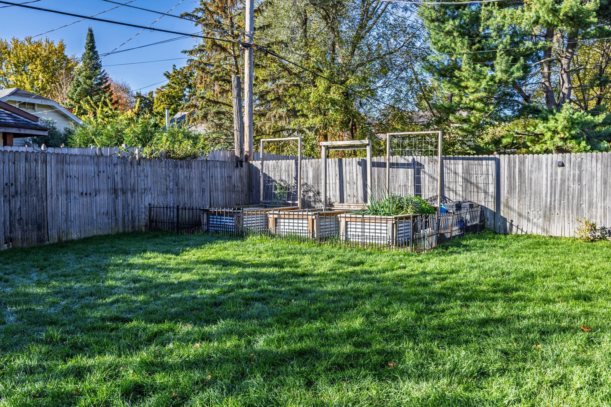 2 Belvidere Street E