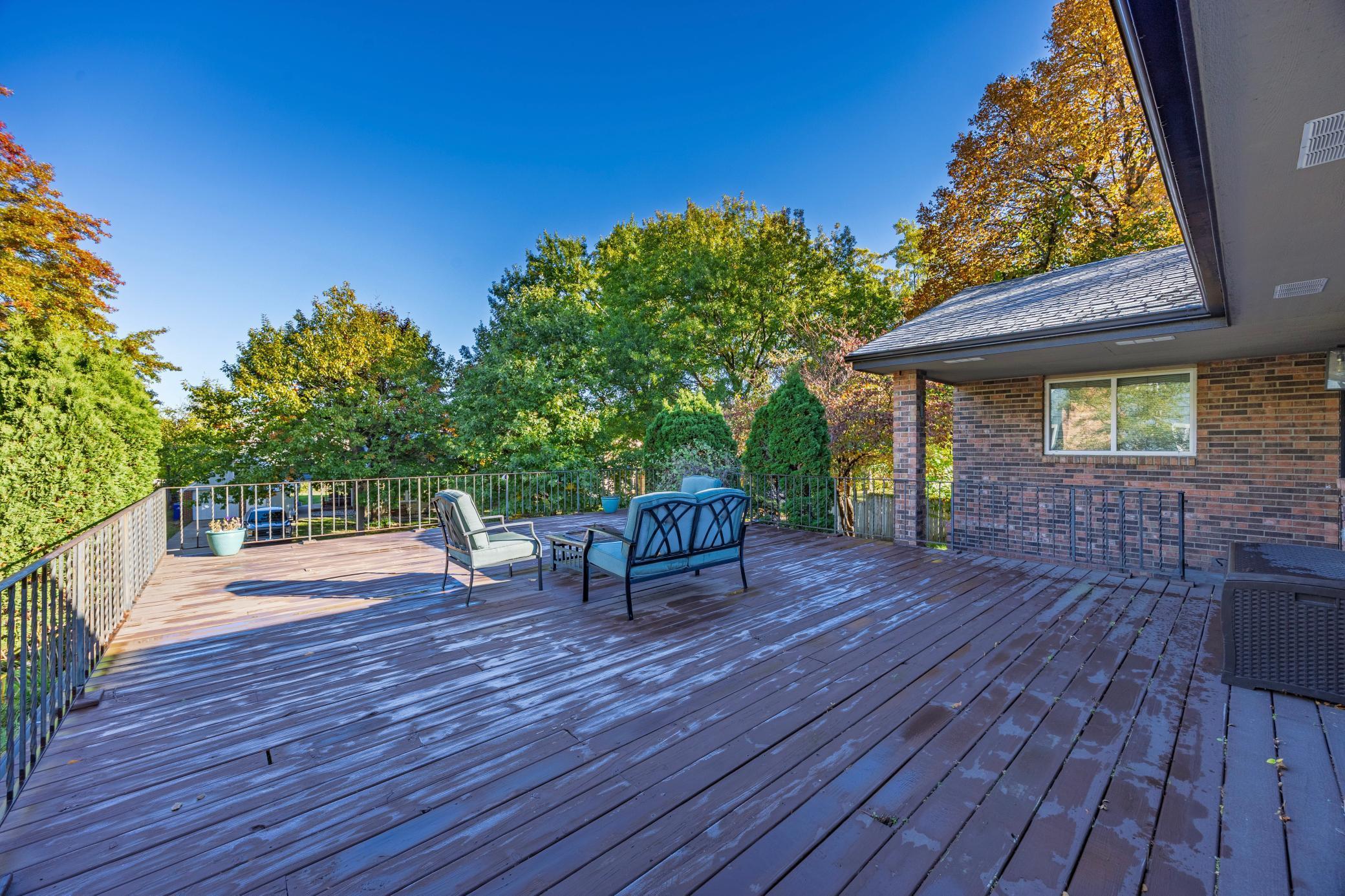 2 Belvidere Street E