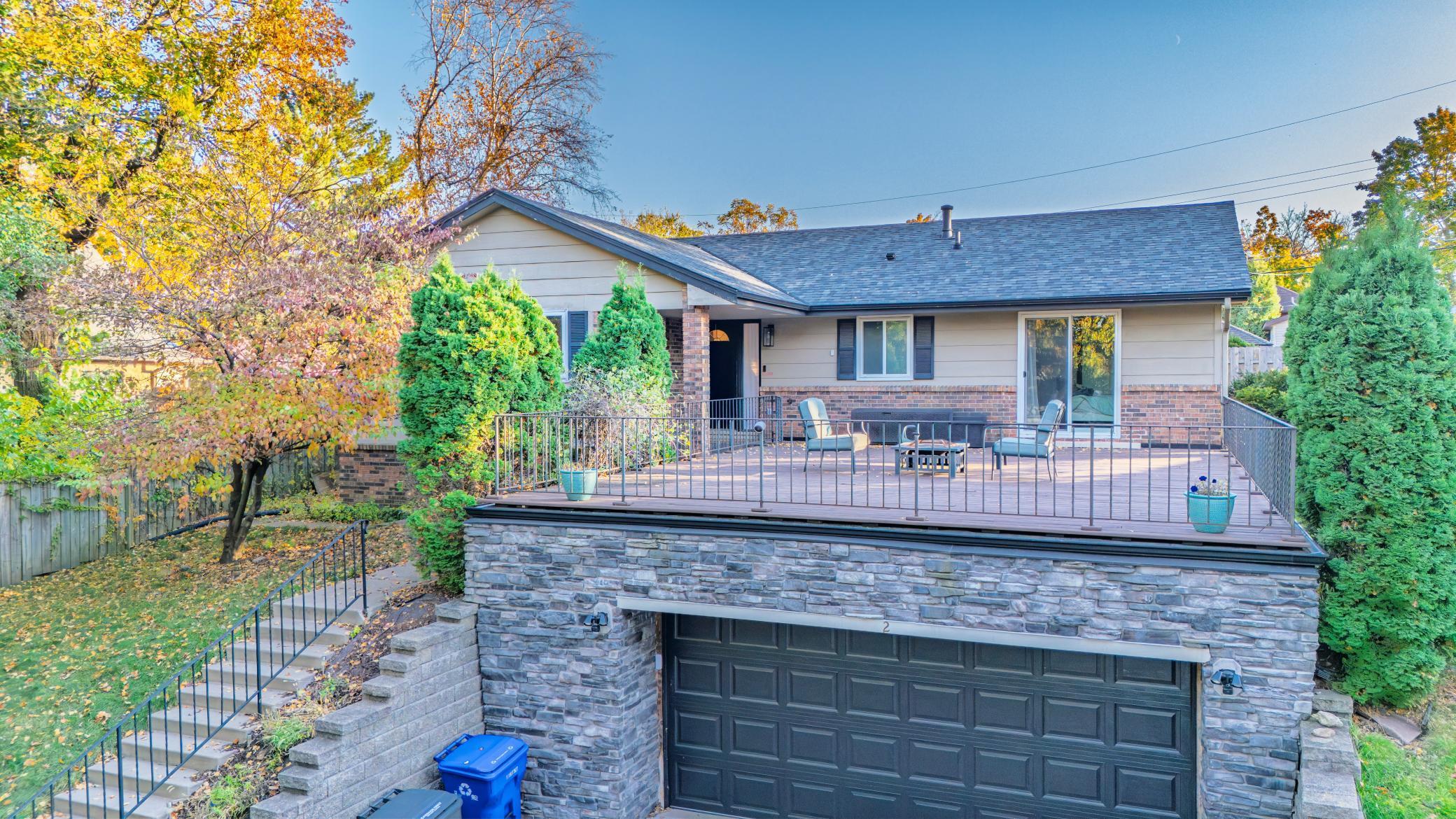 2 Belvidere Street E