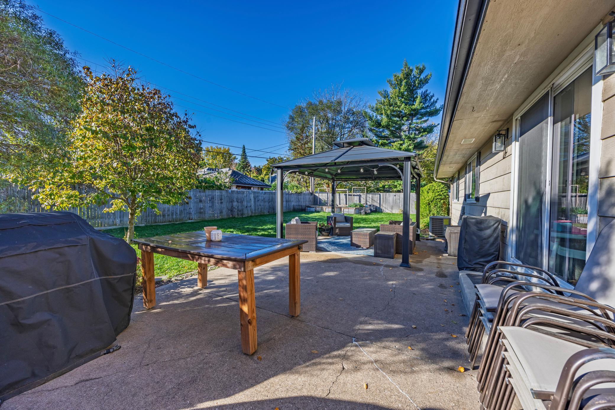 2 Belvidere Street E