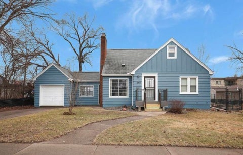 Photo of 1762 Hoyt Avenue E, Saint Paul, MN 55106 (MLS # 7154949)