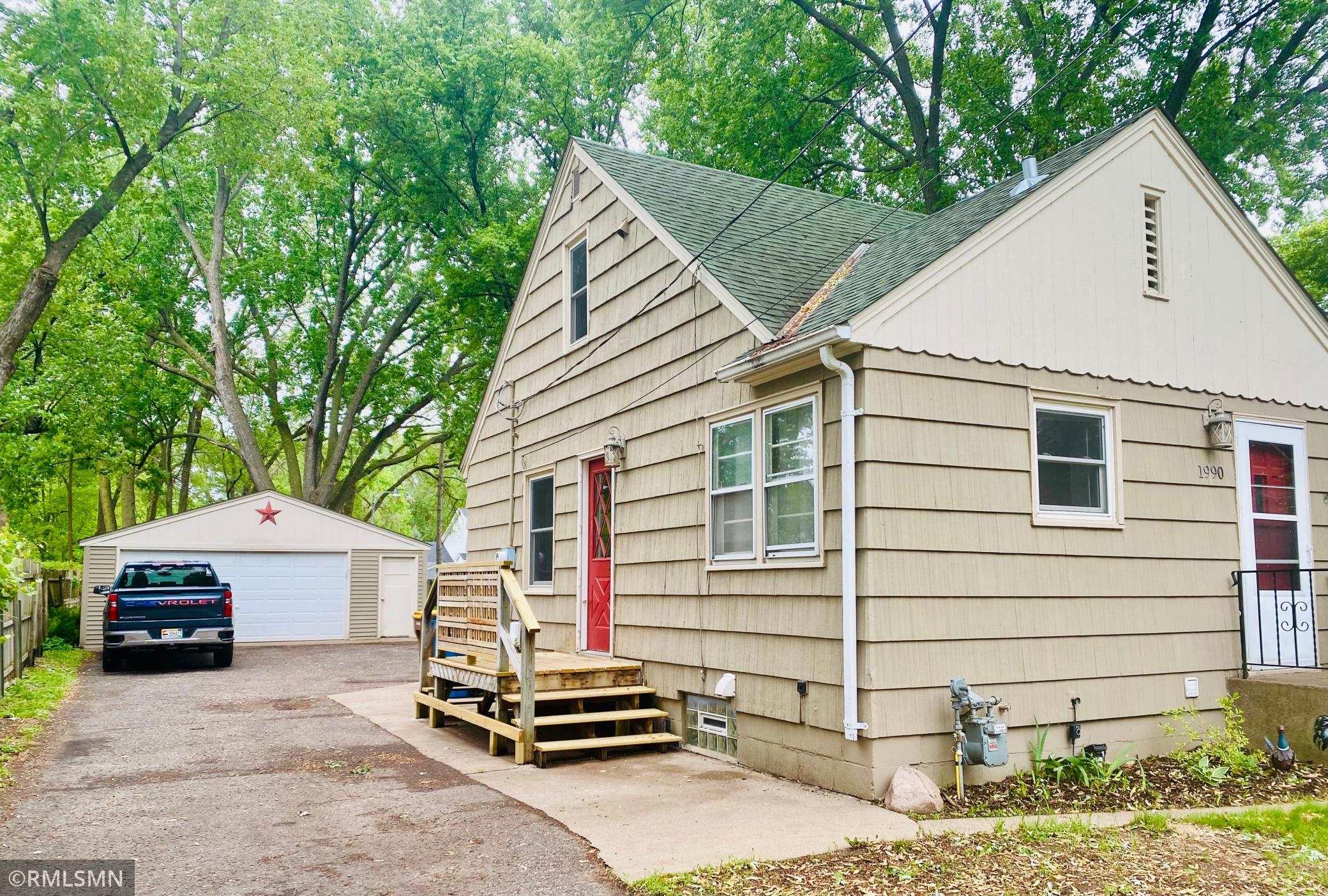 1990 County Road F E