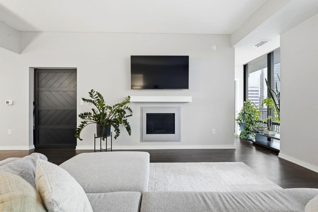 Photo of 465 Nicollet Mall MALL #2506, Minneapolis, MN 55401 (MLS # 7114965)