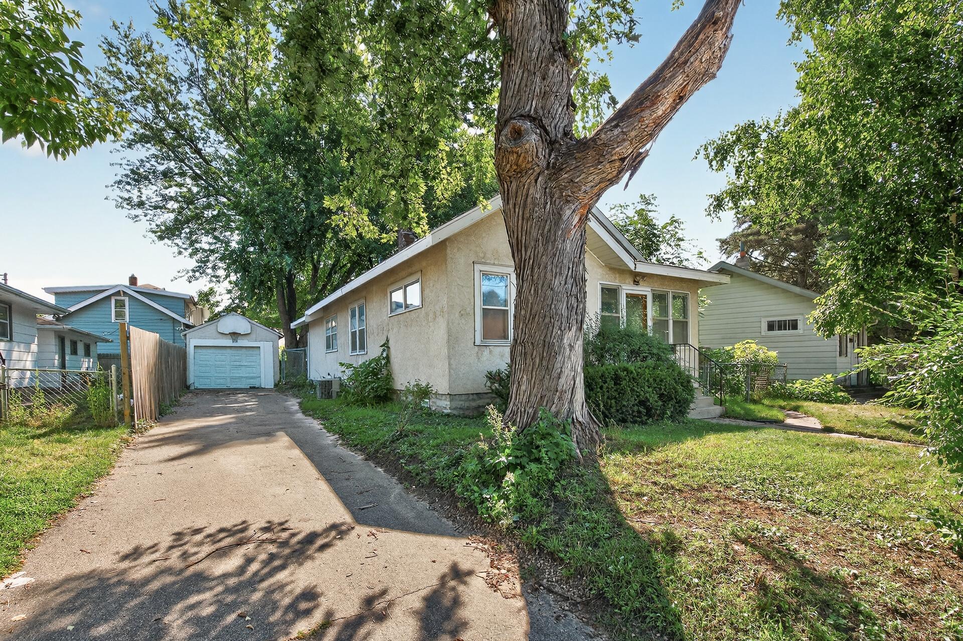 834 Iroquois Avenue