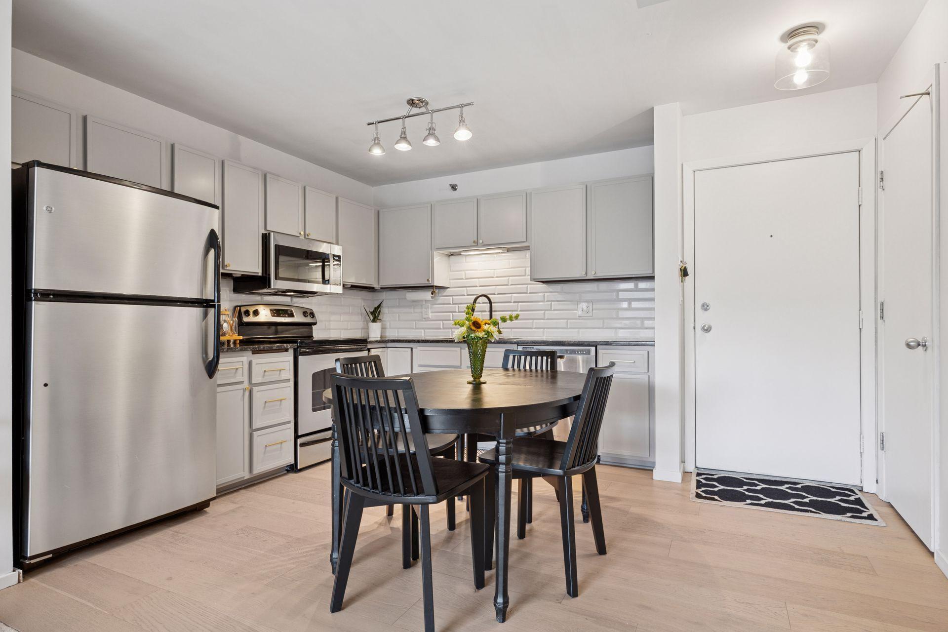 121 Washington Avenue S 512
