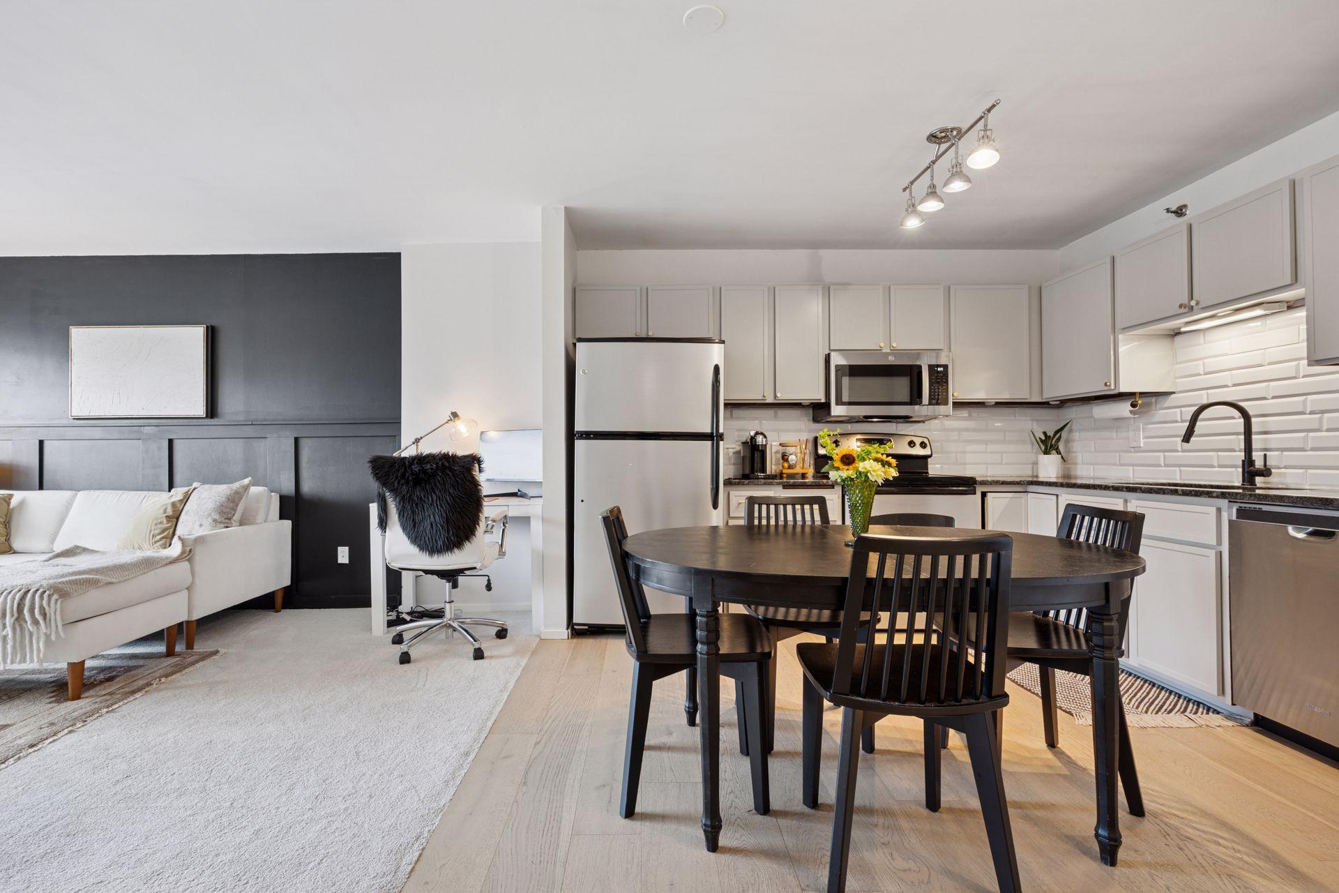 121 Washington Avenue S 512