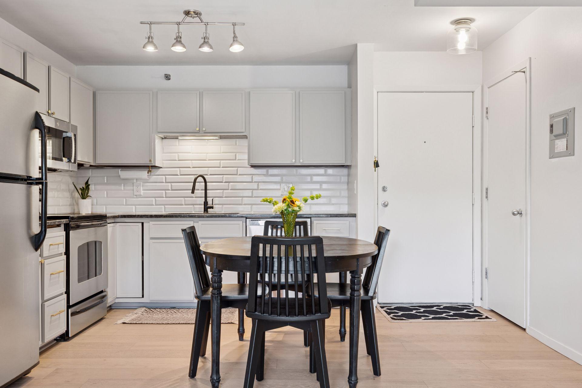 121 Washington Avenue S 512