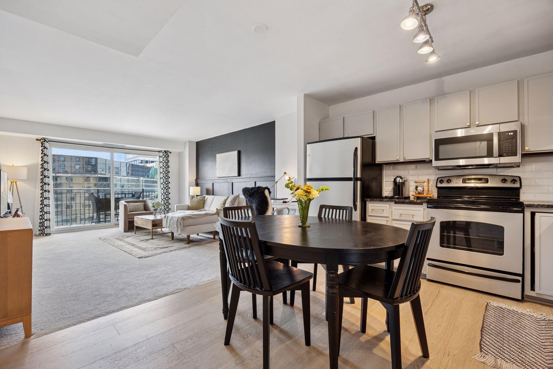 121 Washington Avenue S 512