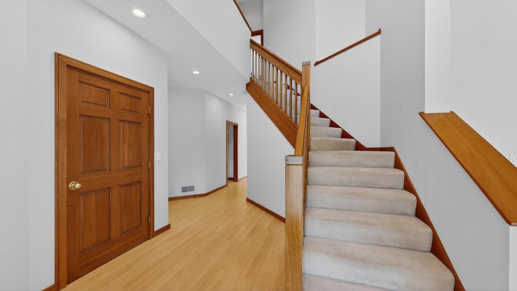 Photo of 1052 Foxcroft Circle SW, Rochester, MN 55902 (MLS # 7072967)