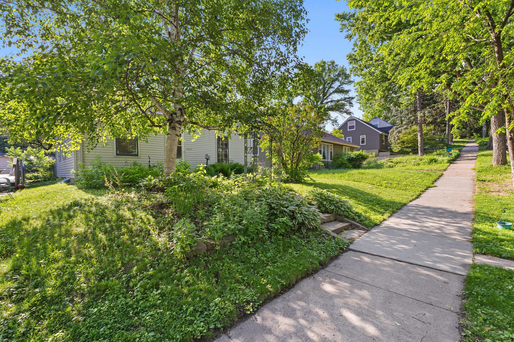 3227 Fillmore Street NE