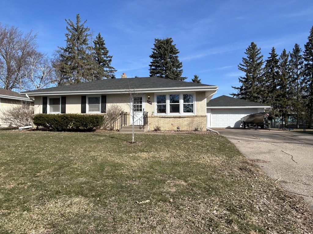 Photo of 2121 Mapleview Avenue, Maplewood, MN 55109 (MLS # 6716576)