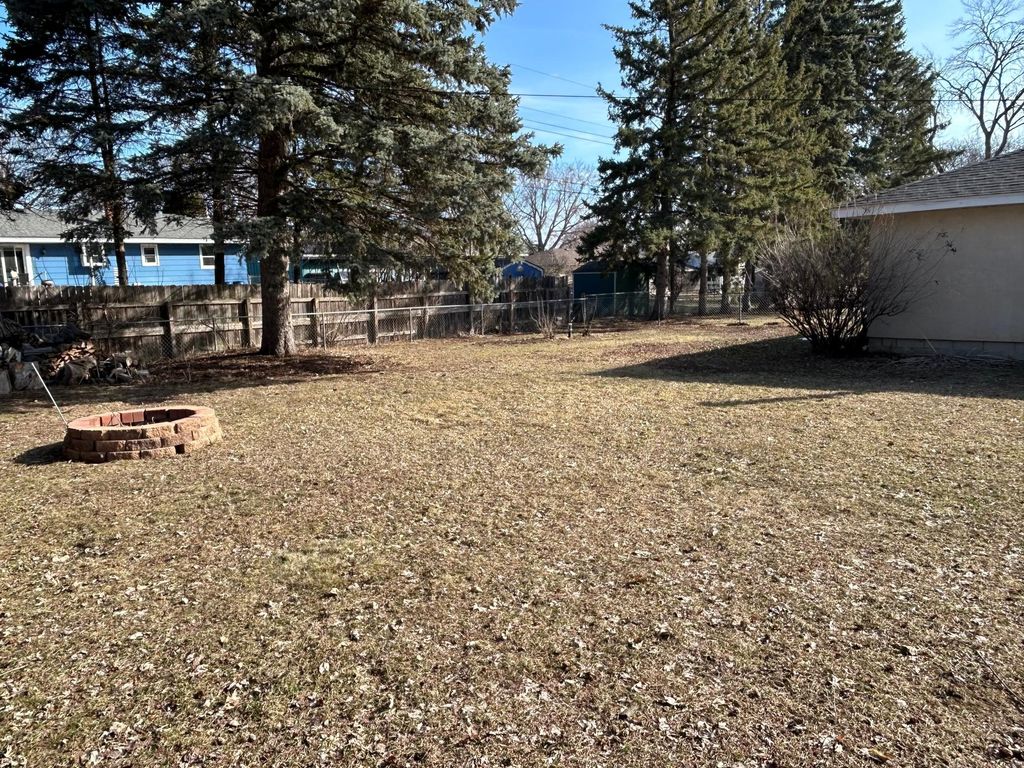 Photo of 2121 Mapleview Avenue, Maplewood, MN 55109 (MLS # 6716576)