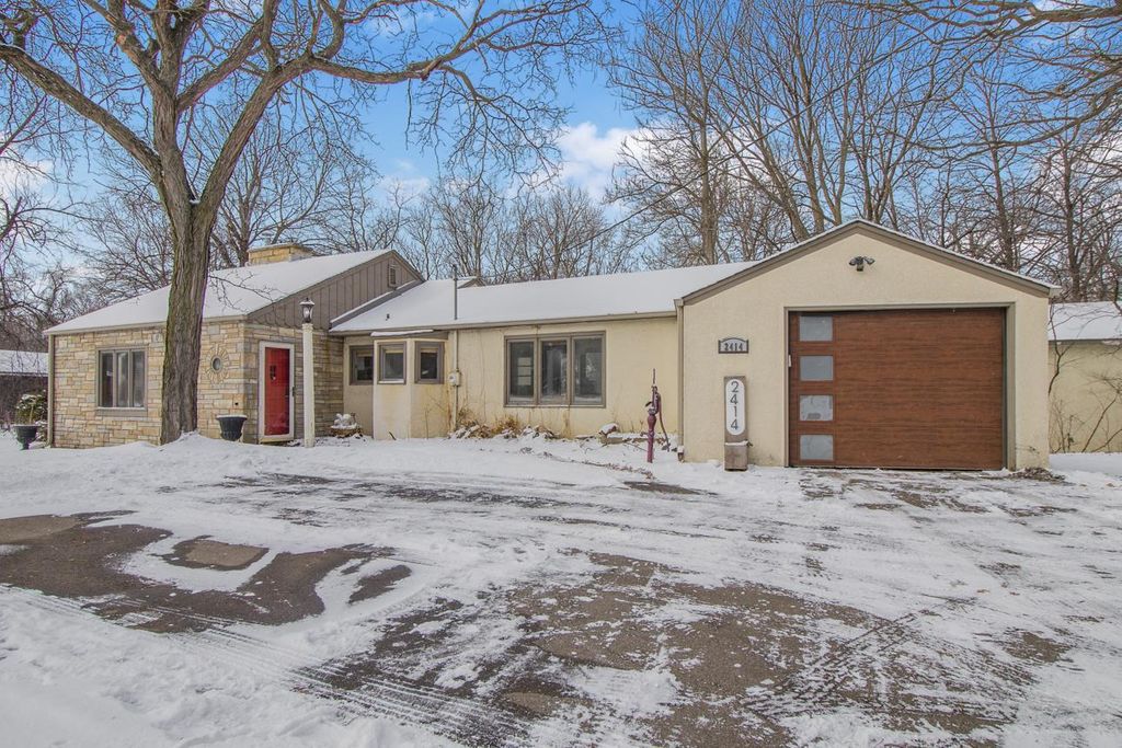 Photo of 2414 W Old Shakopee Road, Bloomington, MN 55431 (MLS # 7009876)