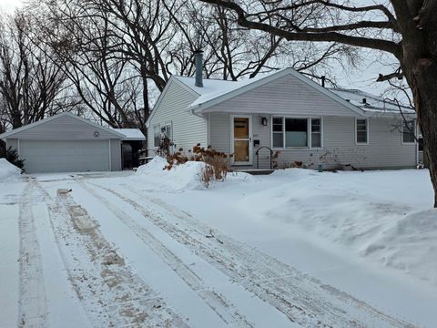 8401 32nd Avenue N Crystal MN 55427