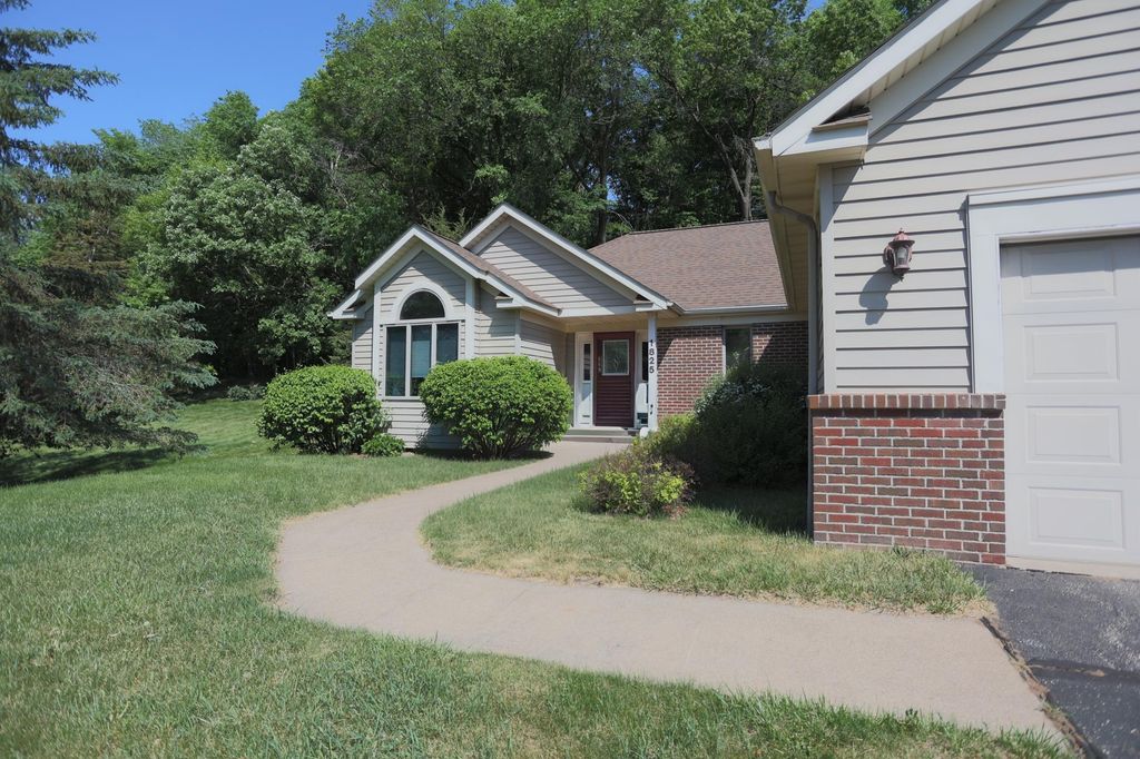 Photo of 1825 Golf View Drive, River Falls, WI 54022 (MLS # 7084342)