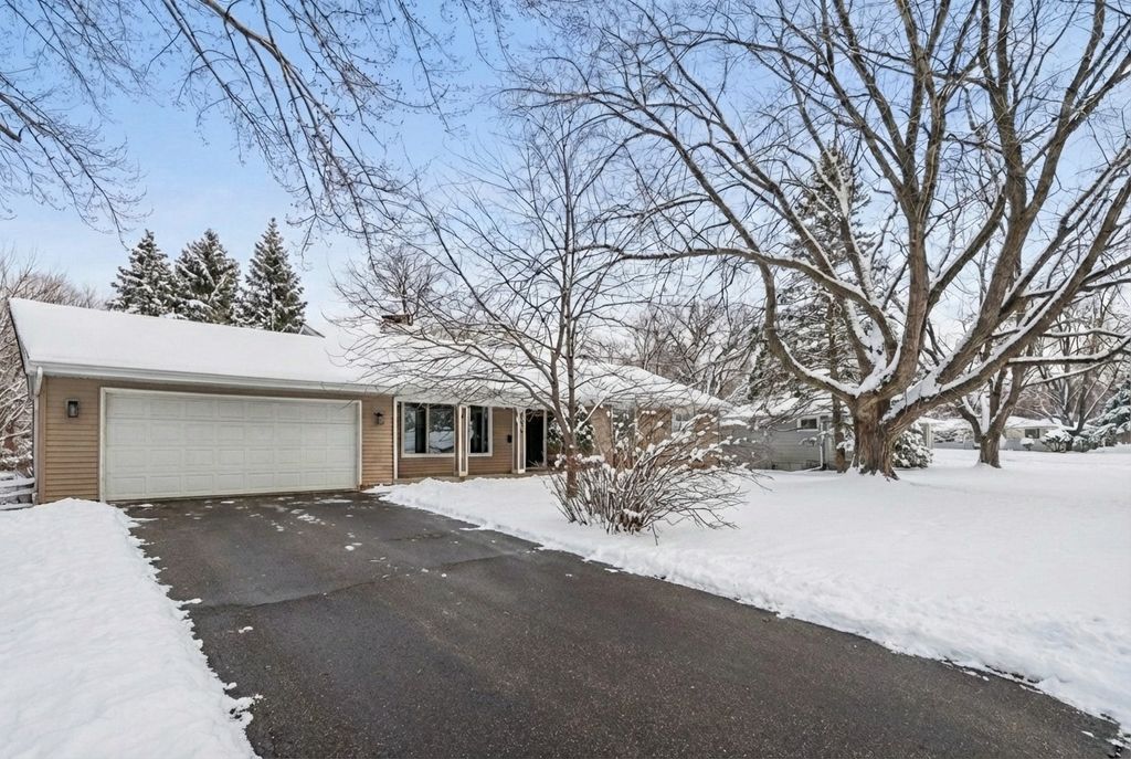 Photo of 1120 Unity Avenue N, Golden Valley, MN 55422 (MLS # 6818724)