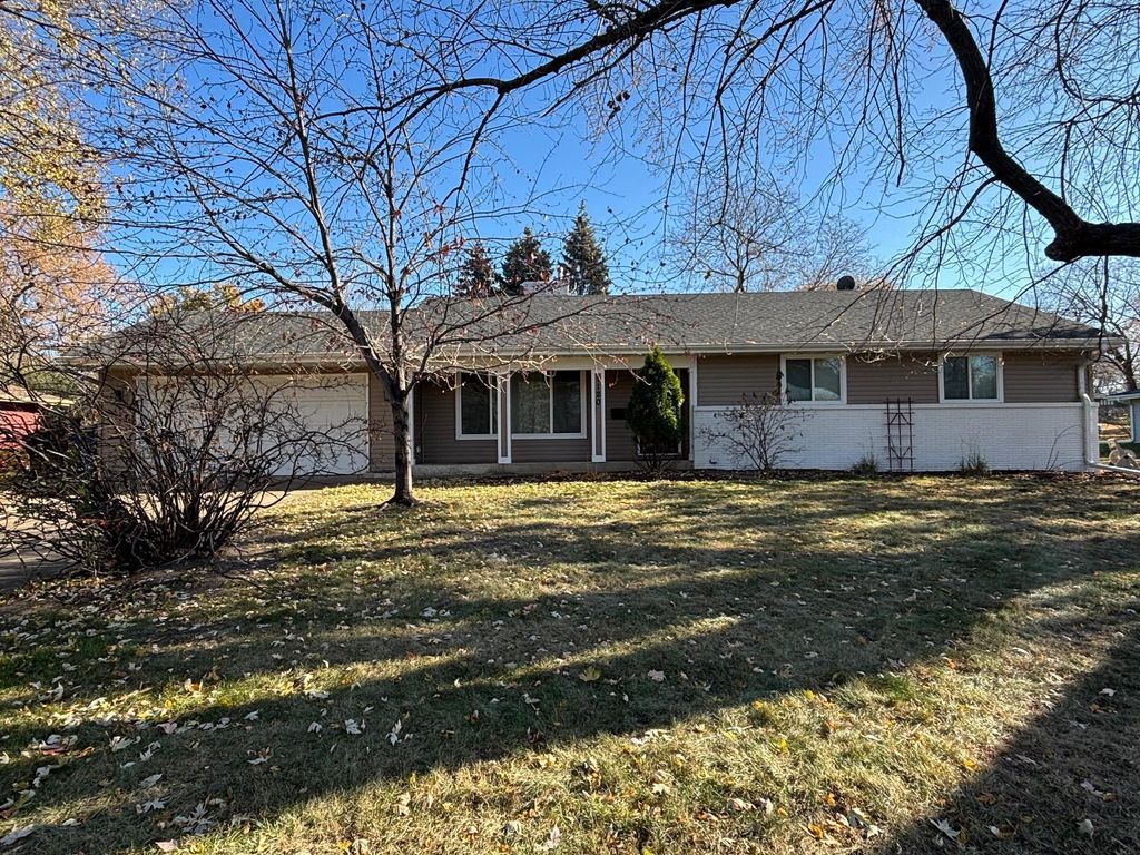 Photo of 1120 Unity Avenue N, Golden Valley, MN 55422 (MLS # 6818724)