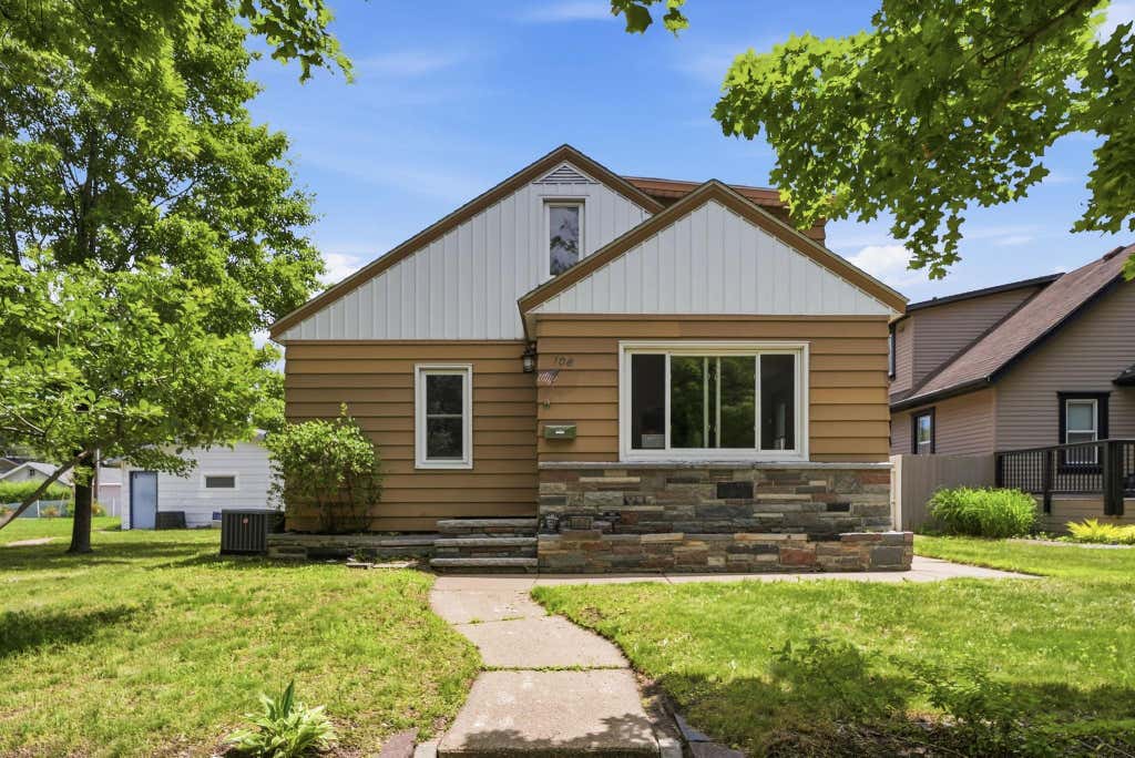 Photo of 108 21st Avenue N, Saint Cloud, MN 56303 (MLS # 7100838)