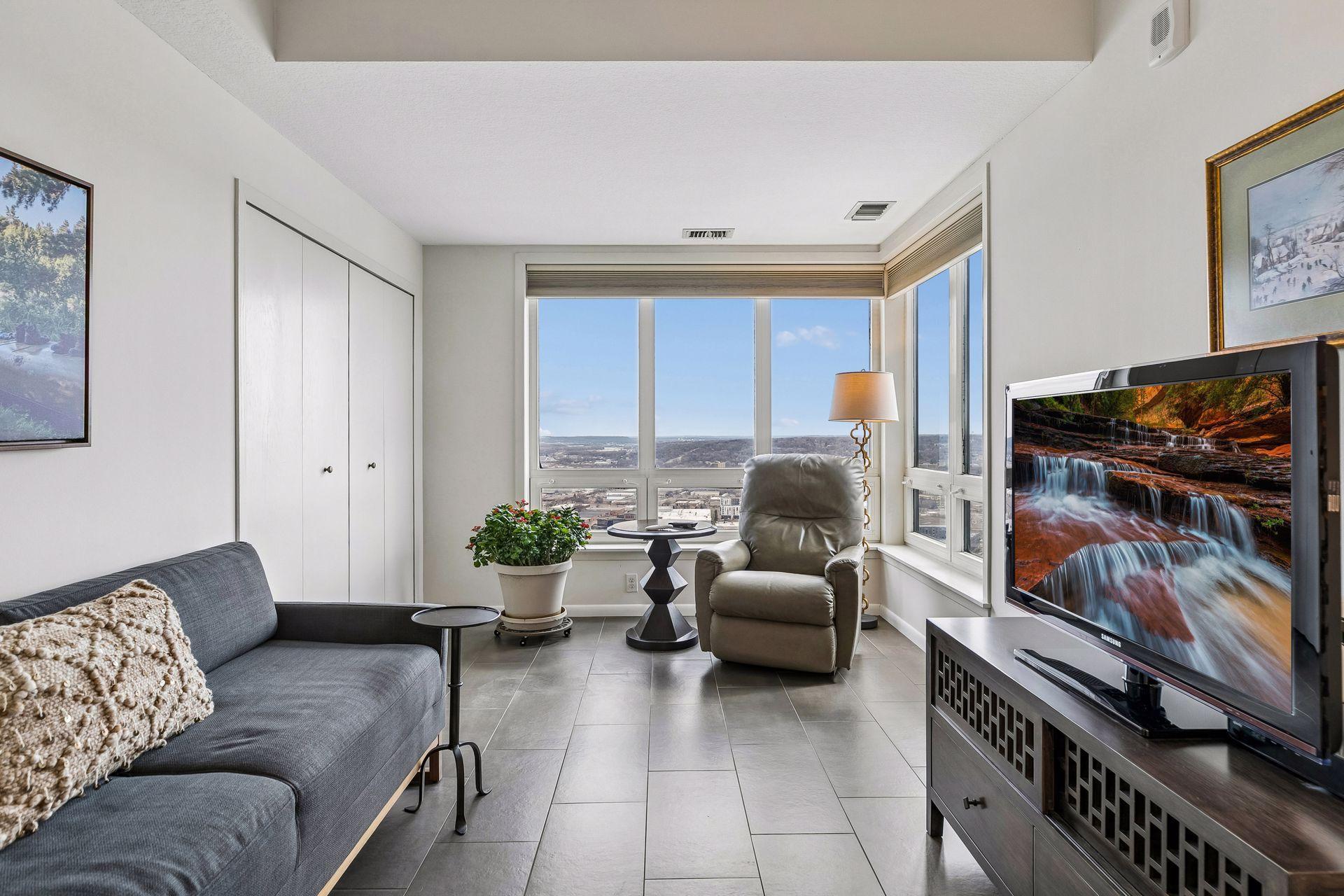 168 6th Street E 4101