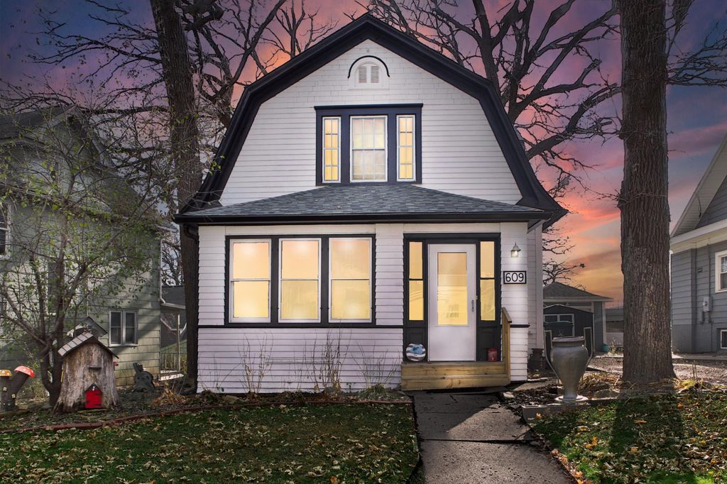 Photo of 609 Oak Lane, Albert Lea, MN 56007 (MLS # 6819215)