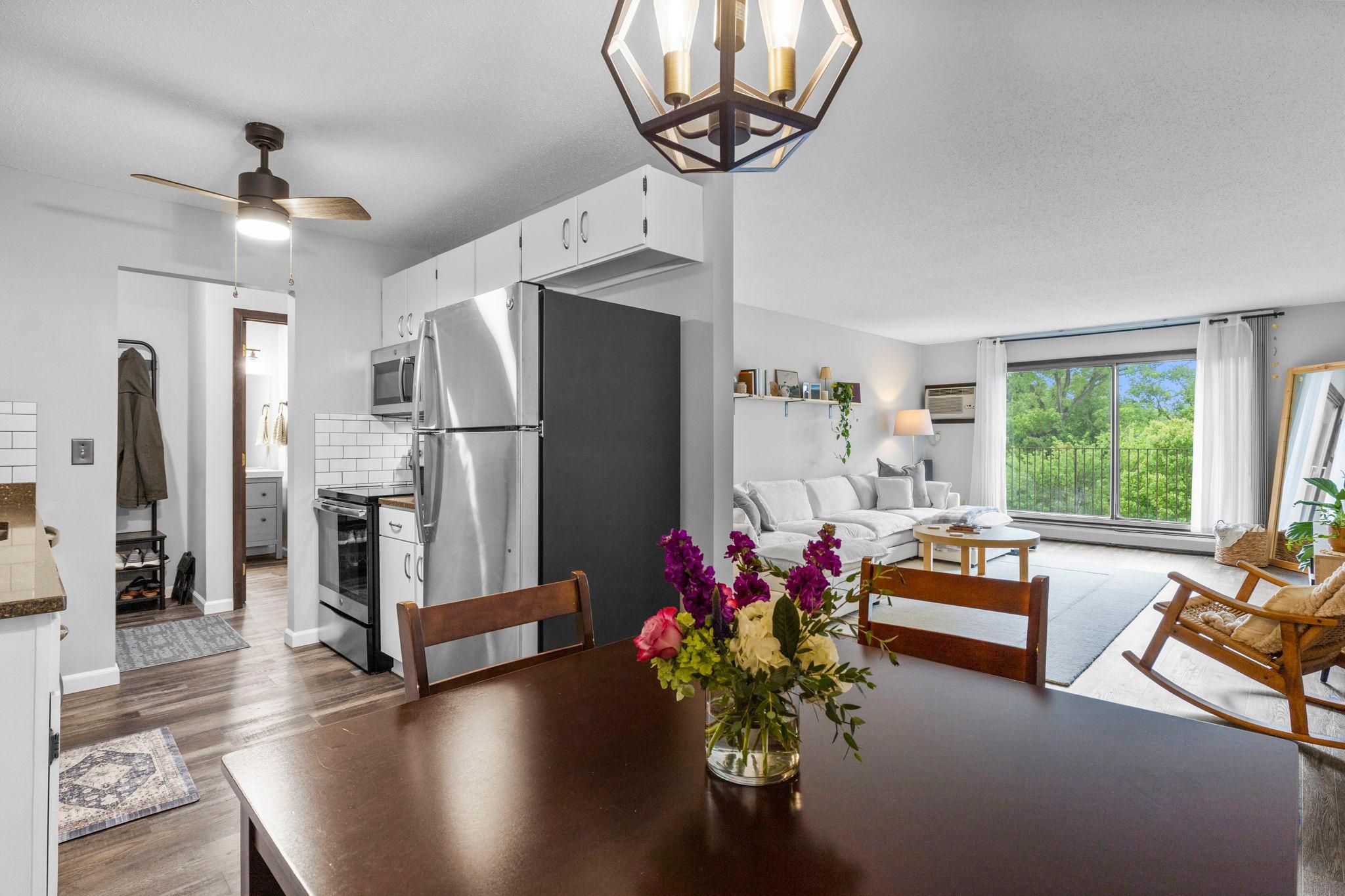 1304 W Medicine Lake Drive 308