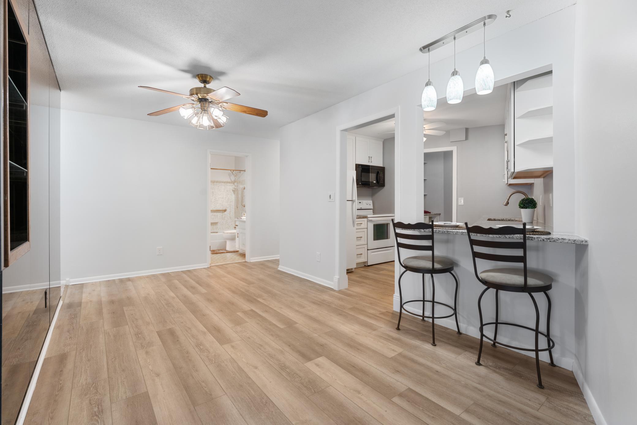 2690 Oxford Street N 209